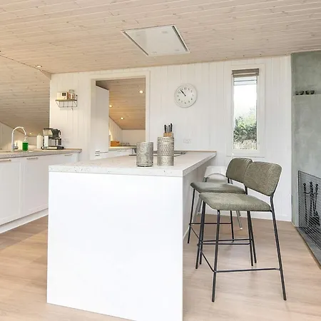 4 Star In Ansager-by Traum